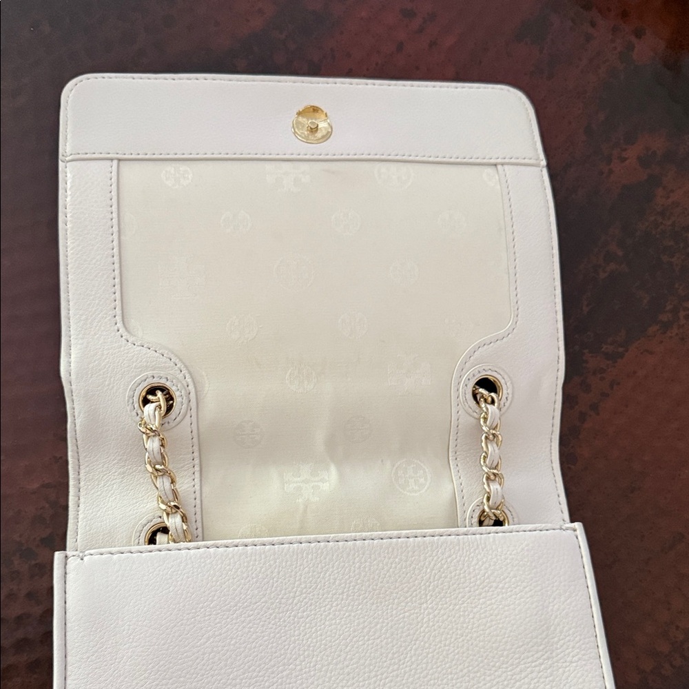 Tory Burch White Quilted Shoulder Bag - Picture 2 of 9